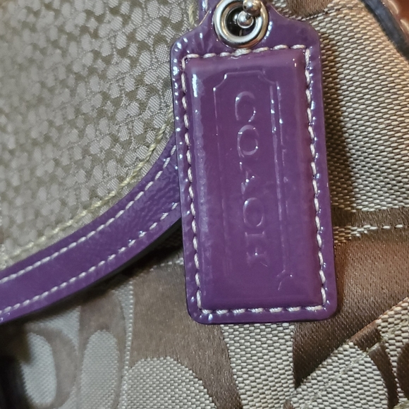 New without tag. Purple, stylish, Coach purse, Excellent condition - Picture 6 of 10